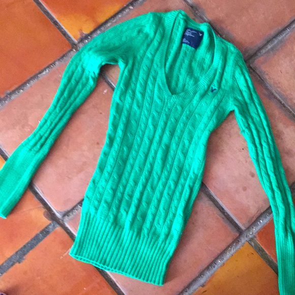 Green sweater - Picture 1 of 1